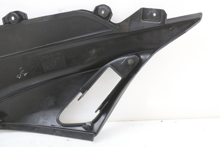 photo de TAPA BAJO EL ASIENTO DERECHO PIAGGIO NEW TYPHOON 50 (2018 - 2021) - Primer plano técnico