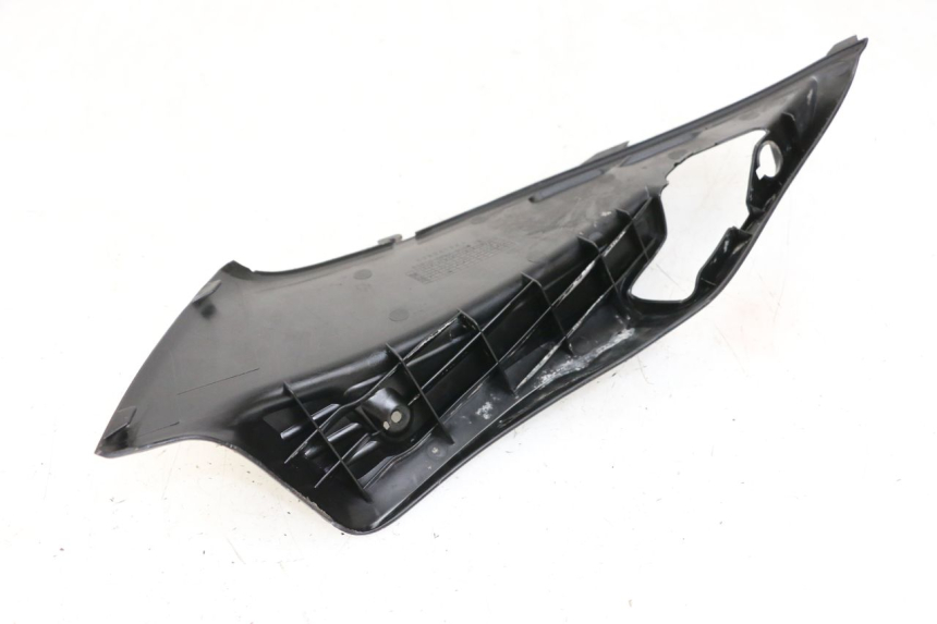 photo de TAPA BAJO ASIENTO DERECHO HONDA NHX LEAD 110 (2008 - 2010) - Detalle de la pieza