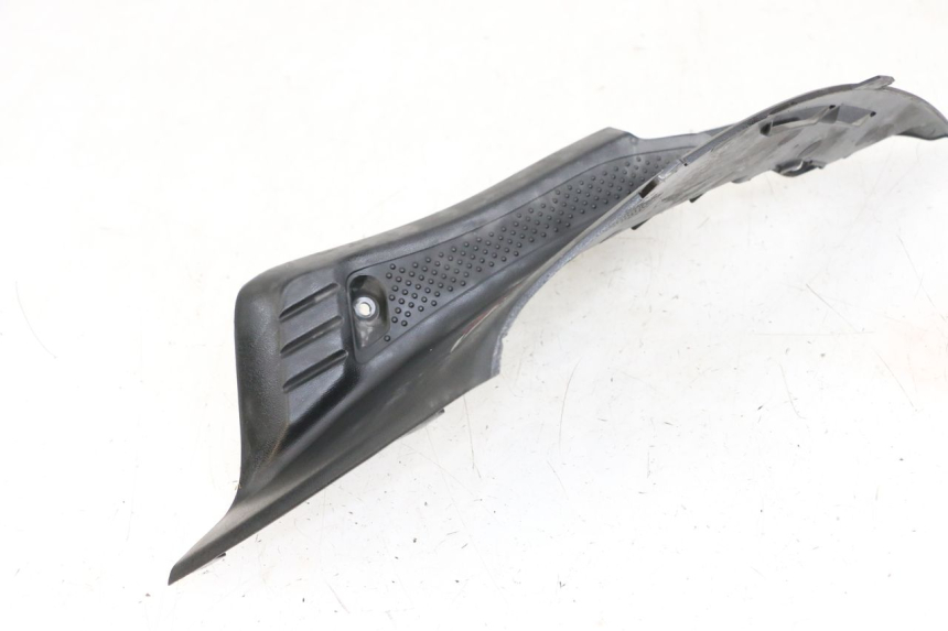 photo de TAPA BAJO ASIENTO DERECHO HONDA NHX LEAD 110 (2008 - 2010) - Otra perspectiva