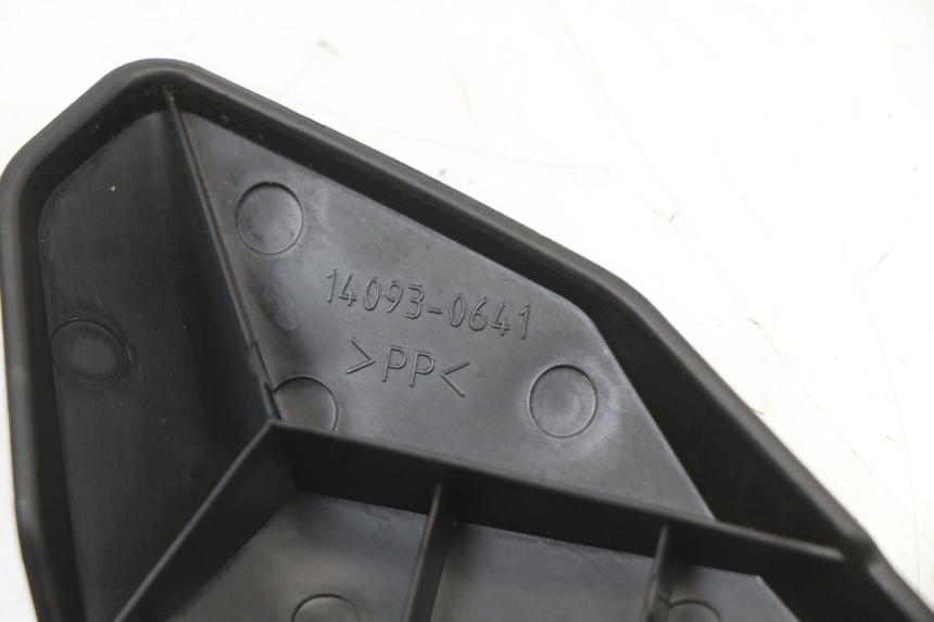 photo de TAPA BAJO ASIENTO DERECHO KAWASAKI NINJA 400 (2018 - 2023) - Otra perspectiva