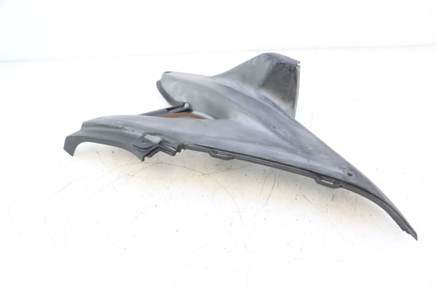 photo de TAPA BAJO ASIENTO DERECHO MBK NITRO 50 (2004 - 2008) - Detalle de la pieza