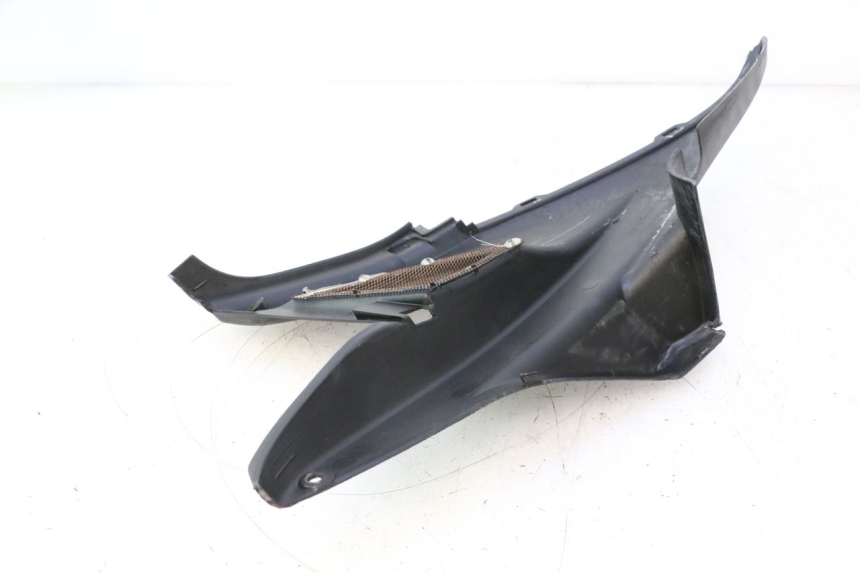photo de TAPA BAJO ASIENTO DERECHO MBK NITRO 50 (2004 - 2008) - Primer plano técnico