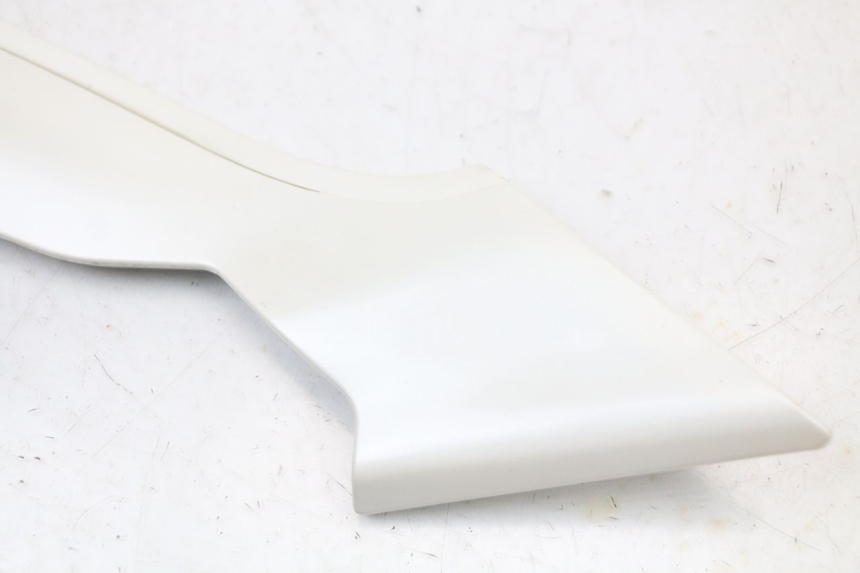 photo de TAPA BAJO ASIENTO DERECHO MOTO GUZZI NORGE 8V GT 1200 (2011 - 2016) - Zoom estado de uso