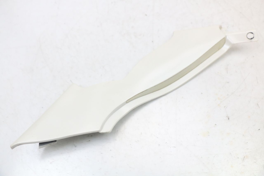 photo de TAPA BAJO ASIENTO DERECHO MOTO GUZZI NORGE 8V GT 1200 (2011 - 2016) - Otra perspectiva