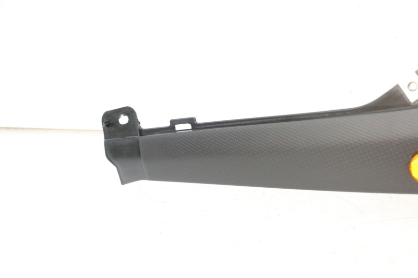 photo de TAPA BAJO ASIENTO DERECHO PIAGGIO NRG POWER PUREJET 50 (2018 - 2021) - Detalles de los puntos de fijación