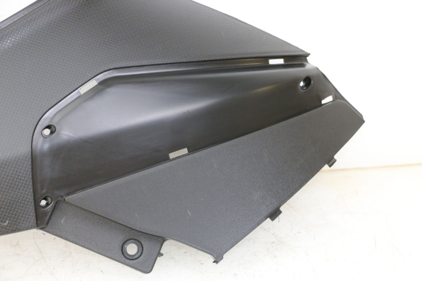 photo de TAPA BAJO ASIENTO DERECHO PIAGGIO NRG POWER PUREJET 50 (2018 - 2021) - Marcados y referencias originales