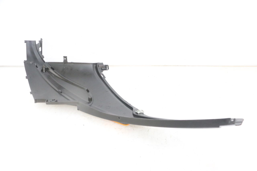photo de TAPA BAJO ASIENTO DERECHO PIAGGIO NRG POWER PUREJET 50 (2018 - 2021) - Detalle de la pieza
