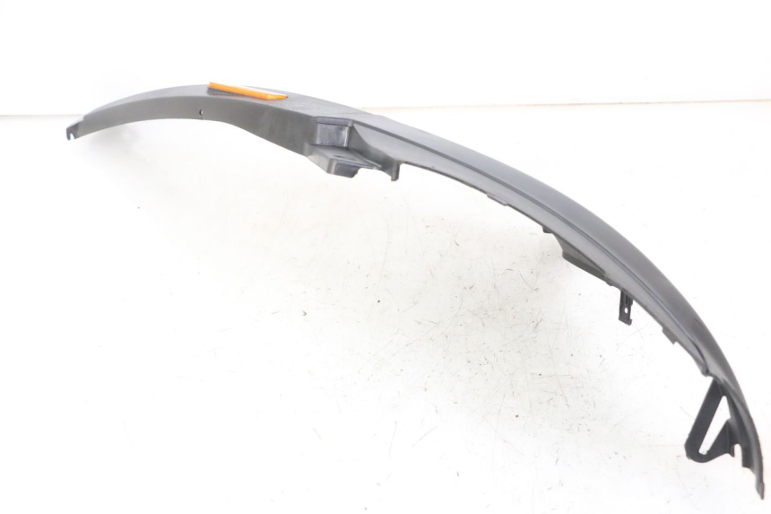 photo de TAPA BAJO ASIENTO DERECHO PIAGGIO NRG POWER PUREJET 50 (2018 - 2021) - Primer plano técnico