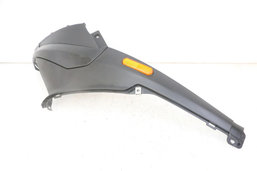 photo de TAPA BAJO ASIENTO DERECHO PIAGGIO NRG POWER PUREJET 50 (2018 - 2021) - Detalles de los puntos de fijación