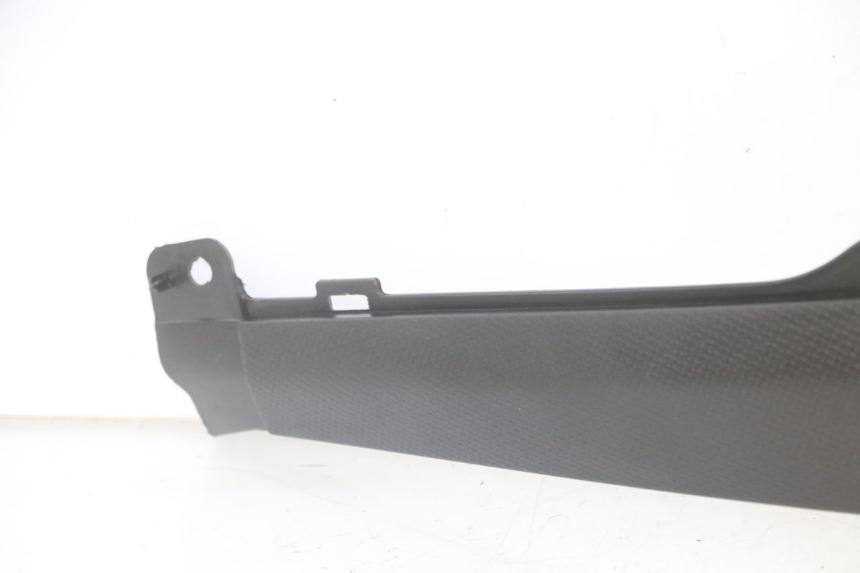 photo de TAPA BAJO ASIENTO DERECHO PIAGGIO NRG POWER PUREJET 50 (2018 - 2021) - Estado de la superficie y material