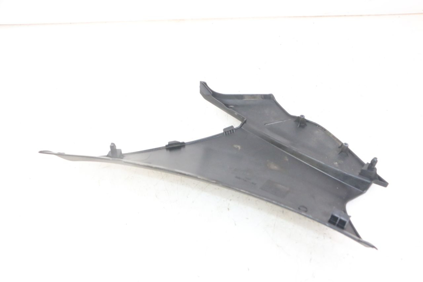 photo de TAPA BAJO ASIENTO DERECHO HONDA NTV DEAUVILLE ABS 700 (2007 - 2016) - Primer plano técnico