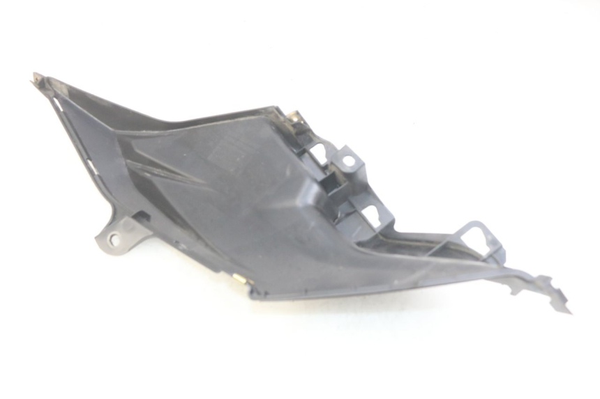 photo de TAPA BAJO ASIENTO DERECHO SYM ORBIT III 3 4T 50 (2021 - 2025) - Otra perspectiva