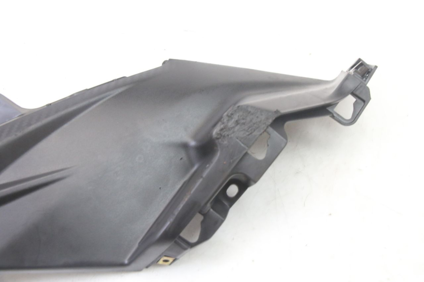 photo de TAPA BAJO ASIENTO DERECHO SYM ORBIT III 3 4T 50 (2021 - 2025) - Zoom estado de uso