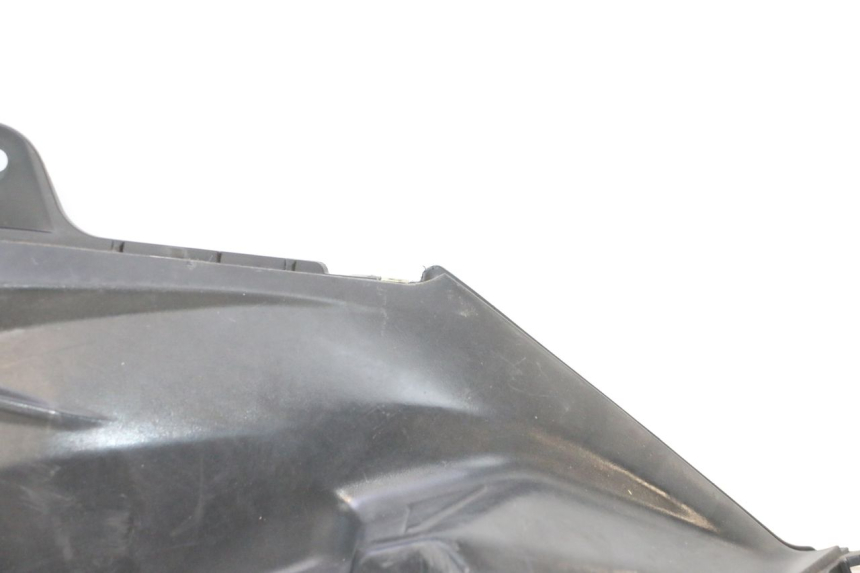photo de TAPA BAJO EL ASIENTO DERECHO SYM ORBIT III 3 4T 50 (2018 - 2021) - Estado de la superficie y material