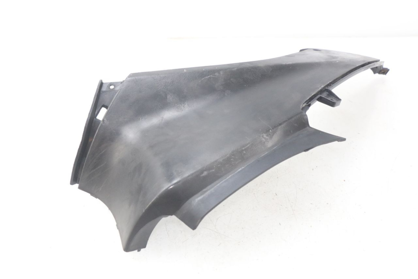 photo de TAPA BAJO EL ASIENTO DERECHO MBK OVETTO 2T 50 (2007 - 2017) - Primer plano técnico