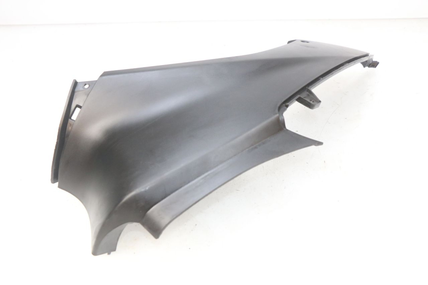 photo de TAPA BAJO EL ASIENTO DERECHO MBK OVETTO 2T 50 (2007 - 2017) - Primer plano técnico