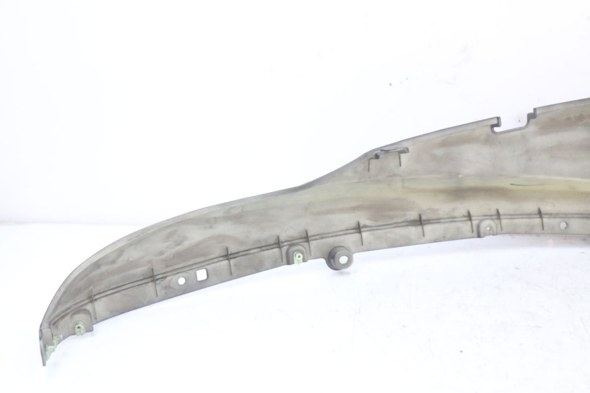 photo de TAPA BAJO ASIENTO DERECHO PEUGEOT DJANGO 125 (2014 - 2017) - Detalles de los puntos de fijación