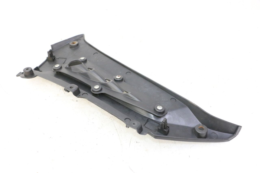 photo de TAPA BAJO ASIENTO DERECHO MAG POWER R-STREET 50 (2016 - 2025) - Zoom estado de uso