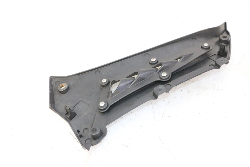 photo de TAPA BAJO ASIENTO DERECHO MAG POWER R-STREET 50 (2016 - 2025) - Otra perspectiva