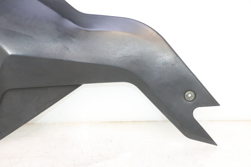 photo de TAPA BAJO ASIENTO DERECHO YAMASAKI ROADSTER 50 (2013 - 2018) - Primer plano técnico