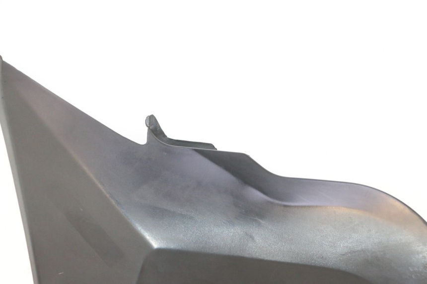 photo de TAPA BAJO ASIENTO DERECHO YAMASAKI ROADSTER 50 (2013 - 2018) - Detalles de los puntos de fijación
