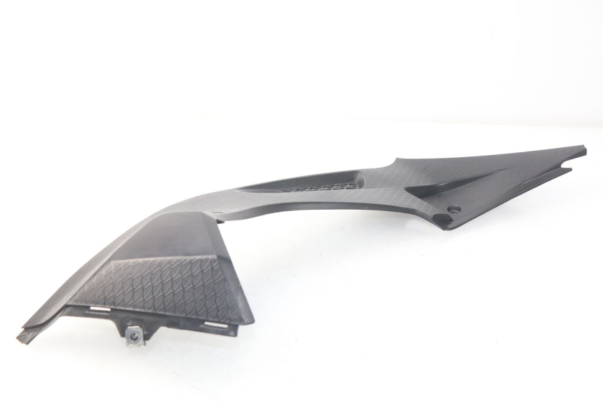 photo de TAPA BAJO ASIENTO DERECHO BMW S RR ABS S1000RR 1000 (2009 - 2011) - Detalles de los puntos de fijación