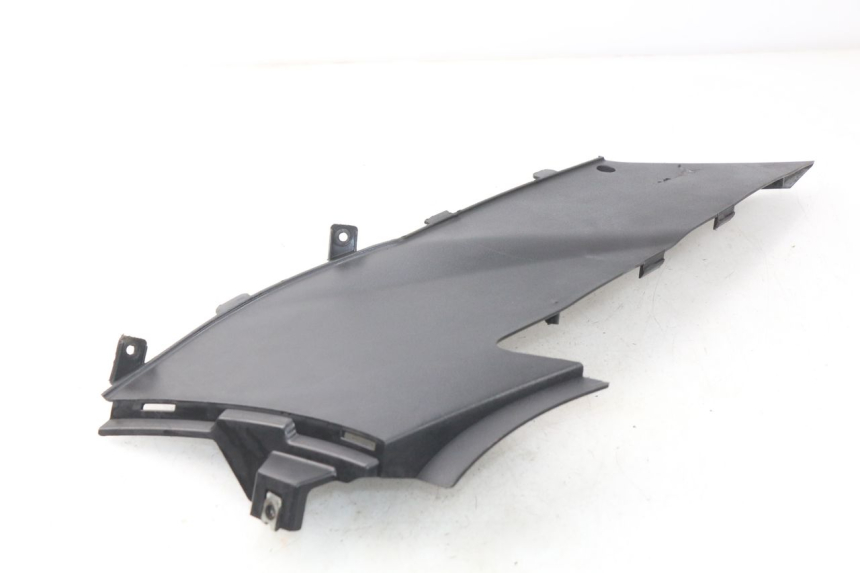 photo de TAPA BAJO EL ASIENTO DERECHO DAELIM S2 FI 125 (2008 - 2017) - Otra perspectiva