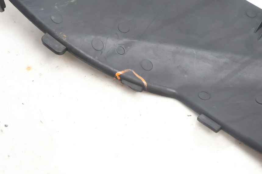 photo de TAPA BAJO ASIENTO DERECHO DAELIM S2 125 (2006 - 2007) - Detalle de la pieza