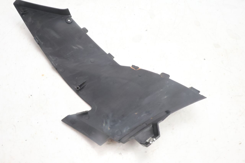 photo de TAPA BAJO ASIENTO DERECHO DAELIM S2 125 (2006 - 2007) - Otra perspectiva