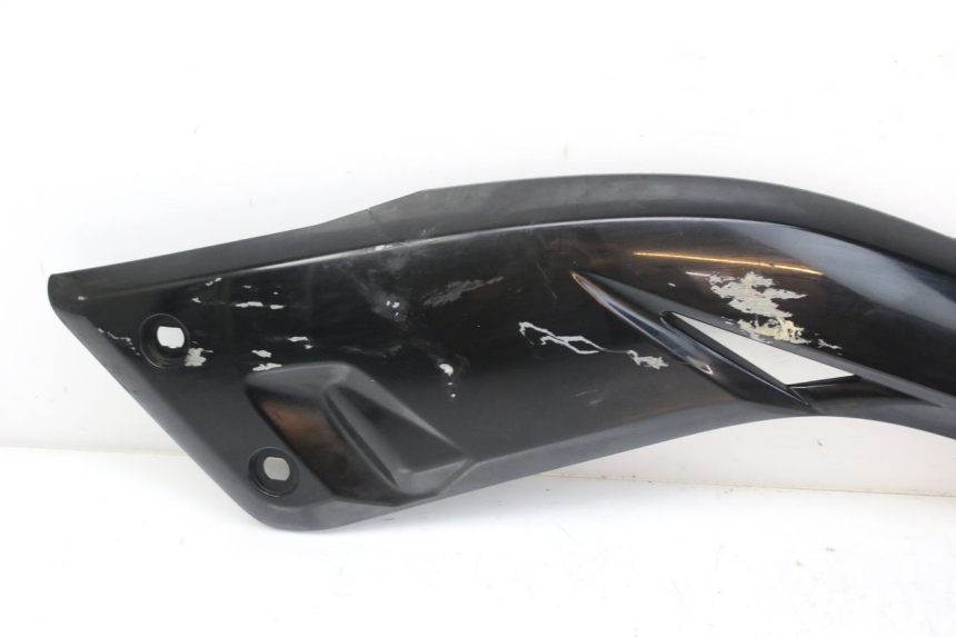 photo de TAPA BAJO EL ASIENTO DERECHO MBK SKYCRUISER 125 (2010 - 2013) - Marcados y referencias originales