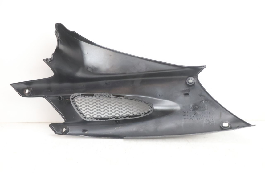 photo de TAPA BAJO ASIENTO DERECHO PEUGEOT SPEEDFIGHT 2 AC 50 (2000 - 2009) - Primer plano técnico
