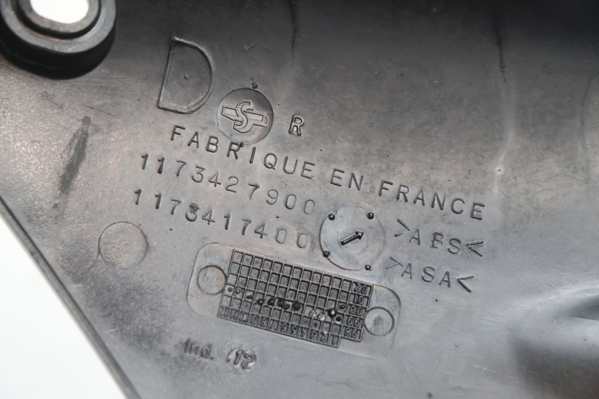 photo de TAPA BAJO ASIENTO DERECHO PEUGEOT SPEEDFIGHT 2 AC 50 (2000 - 2009) - Vista general del producto