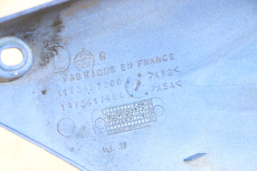 photo de TAPA BAJO ASIENTO DERECHO PEUGEOT SPEEDFIGHT 2 LC 50 (2000 - 2009) - Zoom estado de uso