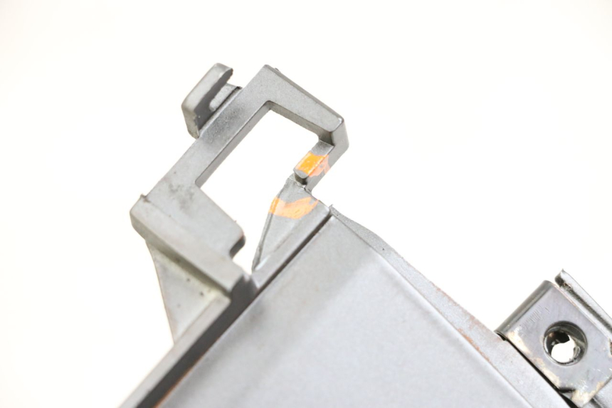 photo de TAPA BAJO ASIENTO DERECHO PEUGEOT SPEEDFIGHT 4 2T 50 (2015 - 2019) - Otra perspectiva