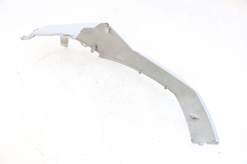 photo de TAPA BAJO ASIENTO DERECHO PEUGEOT SPEEDFIGHT 4 4T EFI 50 (2021 - 2025) - Zoom estado de uso