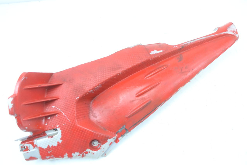 photo de TAPA BAJO ASIENTO DERECHO APRILIA SR CARB LC 2T 50 (2004 - 2012) - Detalle de la pieza