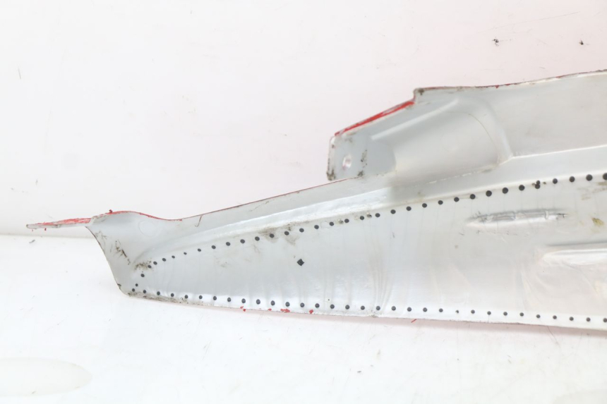 photo de TAPA BAJO ASIENTO DERECHO APRILIA SR CARB LC 2T 50 (2004 - 2012) - Vista general del producto