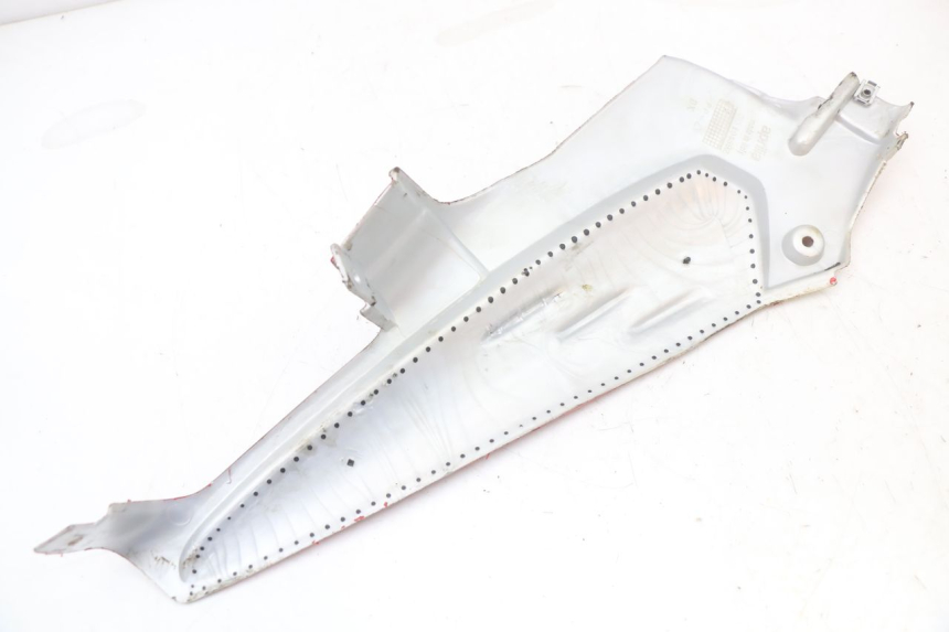 photo de TAPA BAJO ASIENTO DERECHO APRILIA SR CARB LC 2T 50 (2004 - 2012) - Estado de la superficie y material