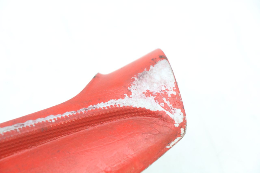 photo de TAPA BAJO ASIENTO DERECHO APRILIA SR CARB LC 2T 50 (2004 - 2012) - Marcados y referencias originales