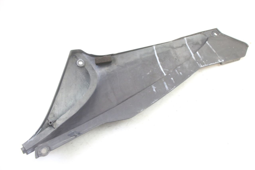 photo de TAPA BAJO ASIENTO DERECHO HONDA ST PAN EUROPEAN 1300 (2002 - 2013) - Primer plano técnico