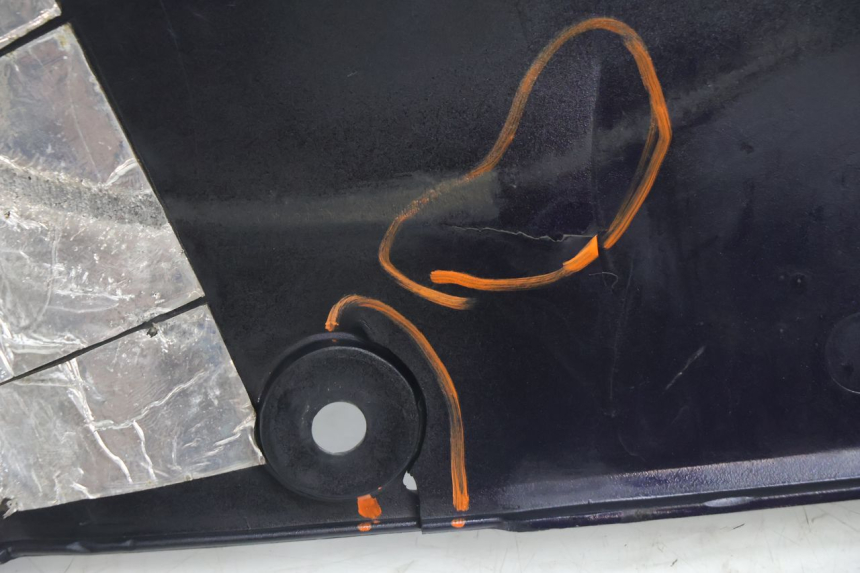 photo de TAPA BAJO ASIENTO DERECHO HONDA ST PAN EUROPEAN 1100 (1990 - 2002) - Estado de la superficie y material