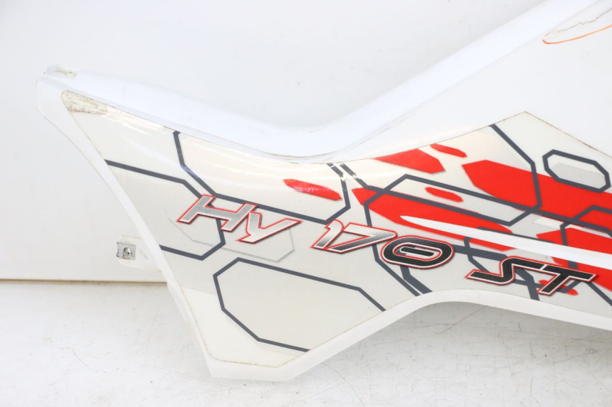 photo de TAPA DEBAJO DEL ASIENTO DERECHO HYTRACK ST 170 (2020 - 2024) - Primer plano de alta resolución