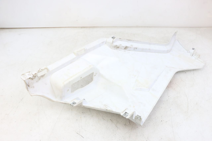 photo de TAPA DEBAJO DEL ASIENTO DERECHO HYTRACK ST 170 (2020 - 2024) - Primer plano técnico