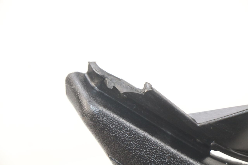 photo de TAPA BAJO EL ASIENTO DERECHO PEUGEOT STREETZONE 4T 50 (2018 - 2023) - Detalle de la pieza