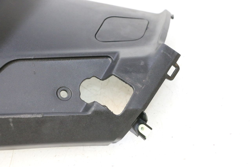 photo de TAPA BAJO ASIENTO DERECHO PEUGEOT STREETZONE NAKED 2T 50 (2014 - 2018) - Detalles de los puntos de fijación