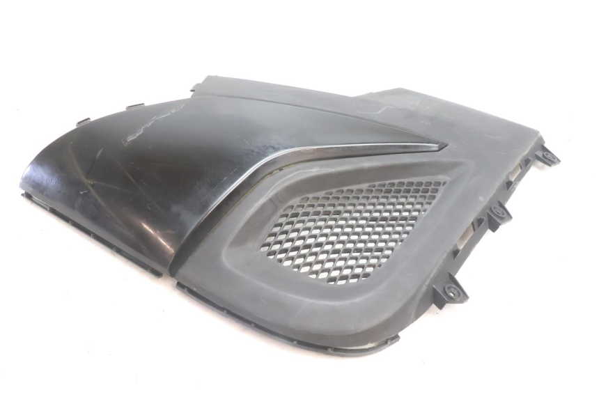 photo de TAPA BAJO ASIENTO DERECHO KYMCO SUPER 8 2T 50 (2007 - 2013) - Otra perspectiva