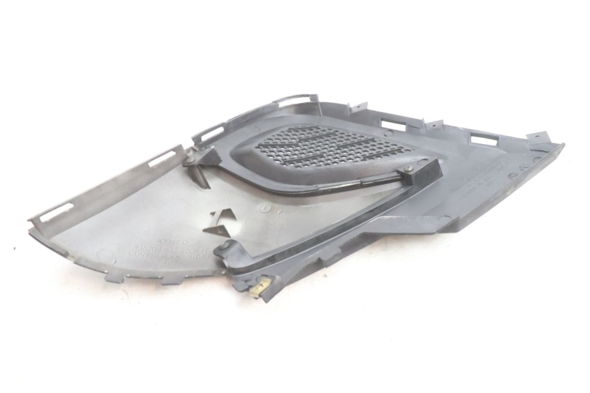 photo de TAPA BAJO ASIENTO DERECHO KYMCO SUPER 8 2T 50 (2007 - 2013) - Primer plano técnico