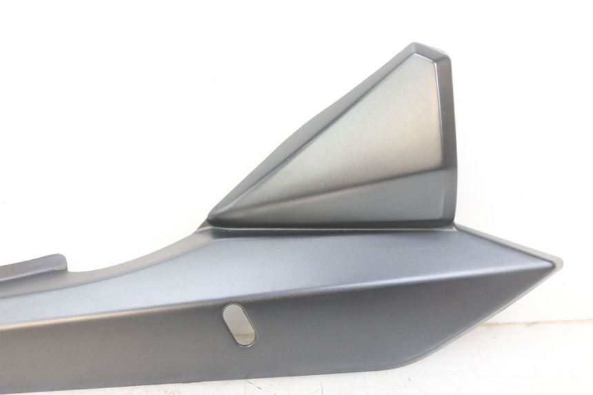 photo de TAPA BAJO ASIENTO DERECHO SUZUKI GSX F GSXF 650 (2007 - 2015) - Detalles de los puntos de fijación