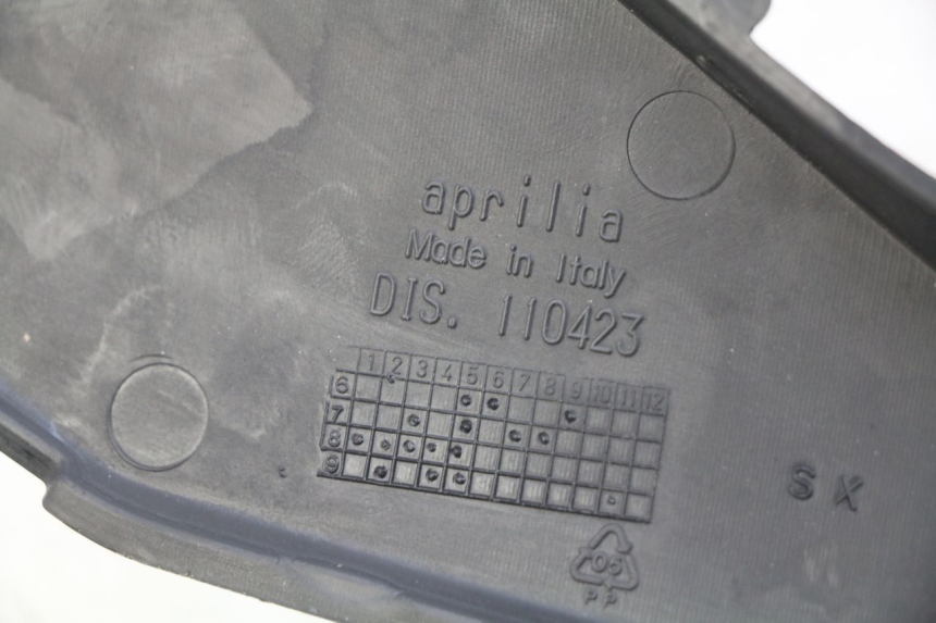 photo de TAPA BAJO EL ASIENTO DERECHO. APRILIA SX 50 (2011 - 2017) - Detalle de la pieza