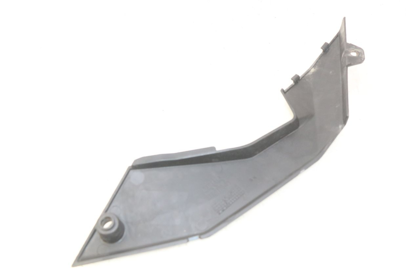 photo de TAPA BAJO EL ASIENTO DERECHO. APRILIA SX 50 (2011 - 2017) - Otra perspectiva